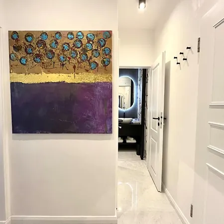 Luxury Modern With Balcony - Near Center *