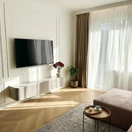Luxury Modern With Balcony - Near Center Pressburg