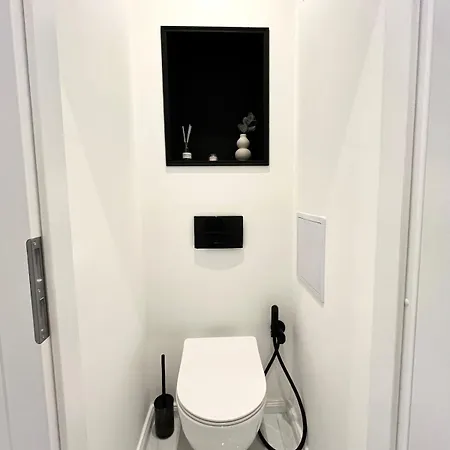 Luxury Modern With Balcony - Near Center Апартаменты