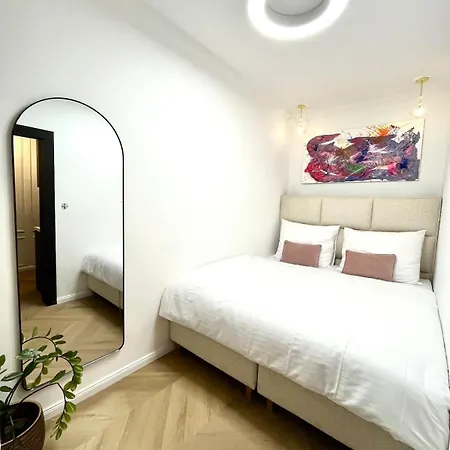 Luxury Modern With Balcony - Near Center Apartment Pressburg