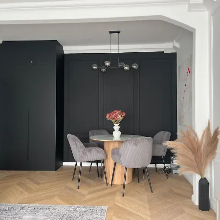 Luxury Modern With Balcony - Near Center *