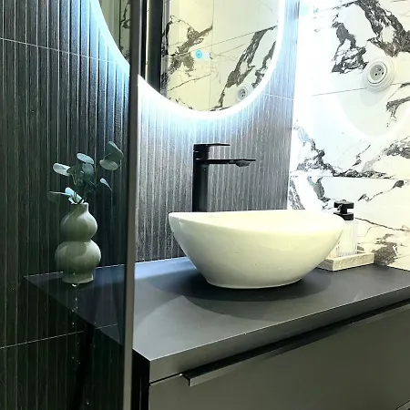 Luxury Modern With Balcony - Near Center Apartment Pressburg