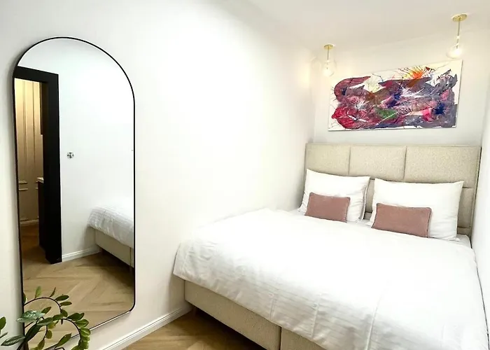 Luxury Modern With Balcony - Near Center Apartment Pressburg