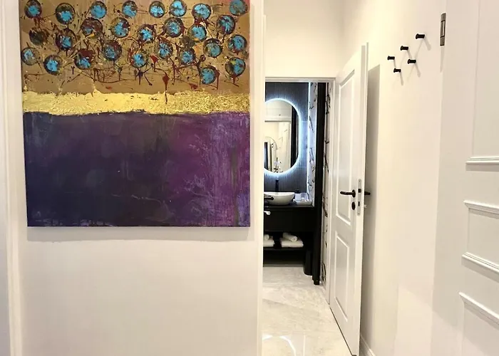 Luxury Modern With Balcony - Near Center *