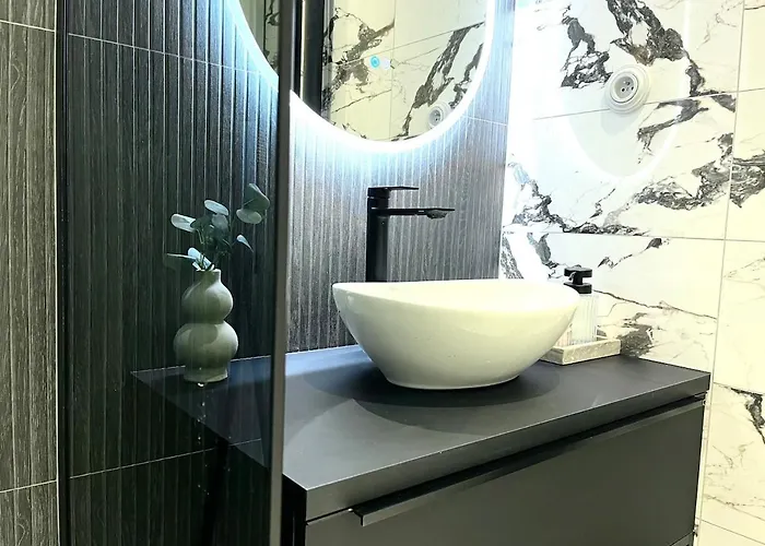 Luxury Modern With Balcony - Near Center Apartment Pressburg